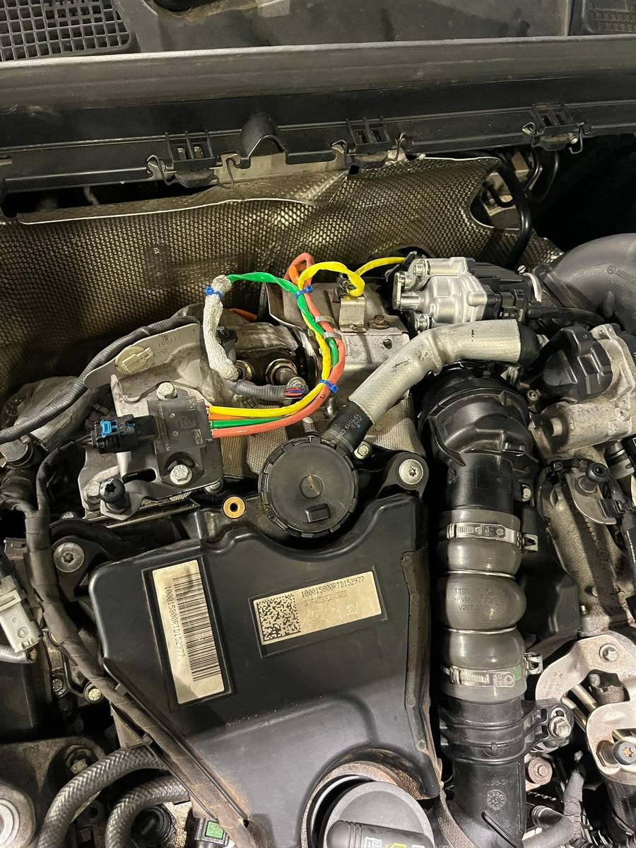 Engine bay wiring during diagnostics work