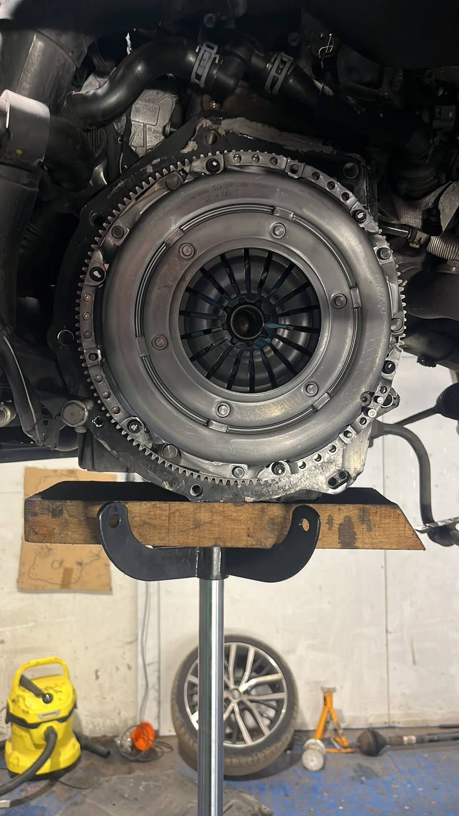 New clutch pressure plate installed on the flywheel